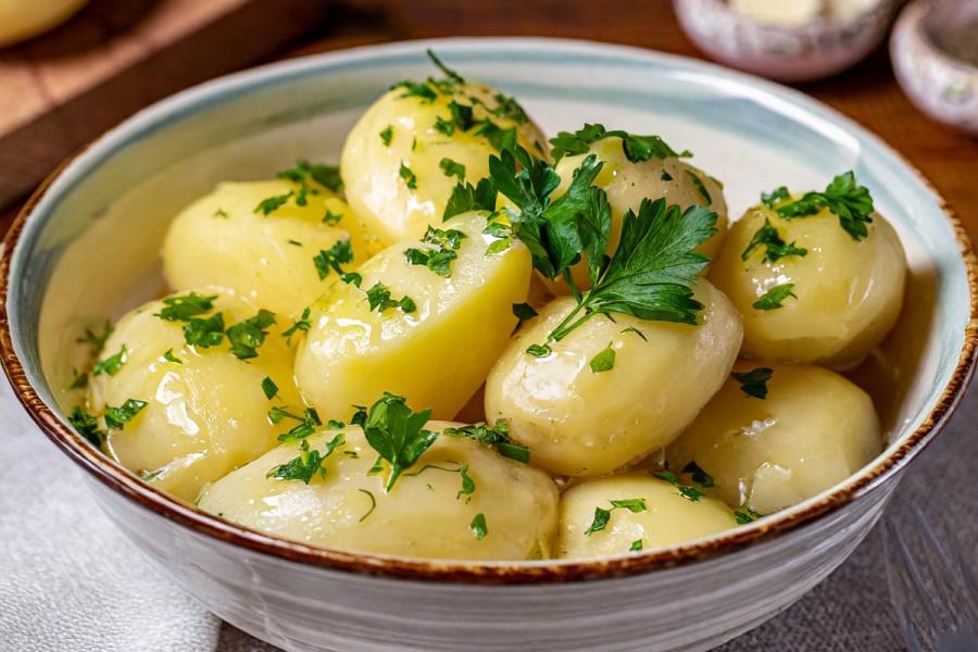 A bowl with boiled potatoes with butter and parsley, Norwegian style.